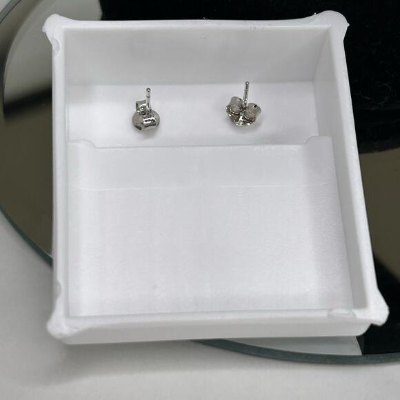 Genuine Moissanite 1.5 ct in sterling silver stud earrings new - Picture 3 of 3